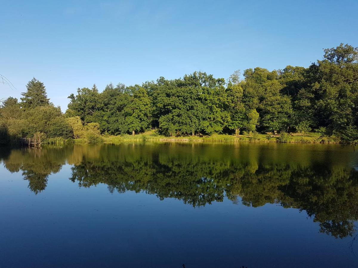 Camping De La Chagnee Saint-Aubin-le-Cloud Exterior foto